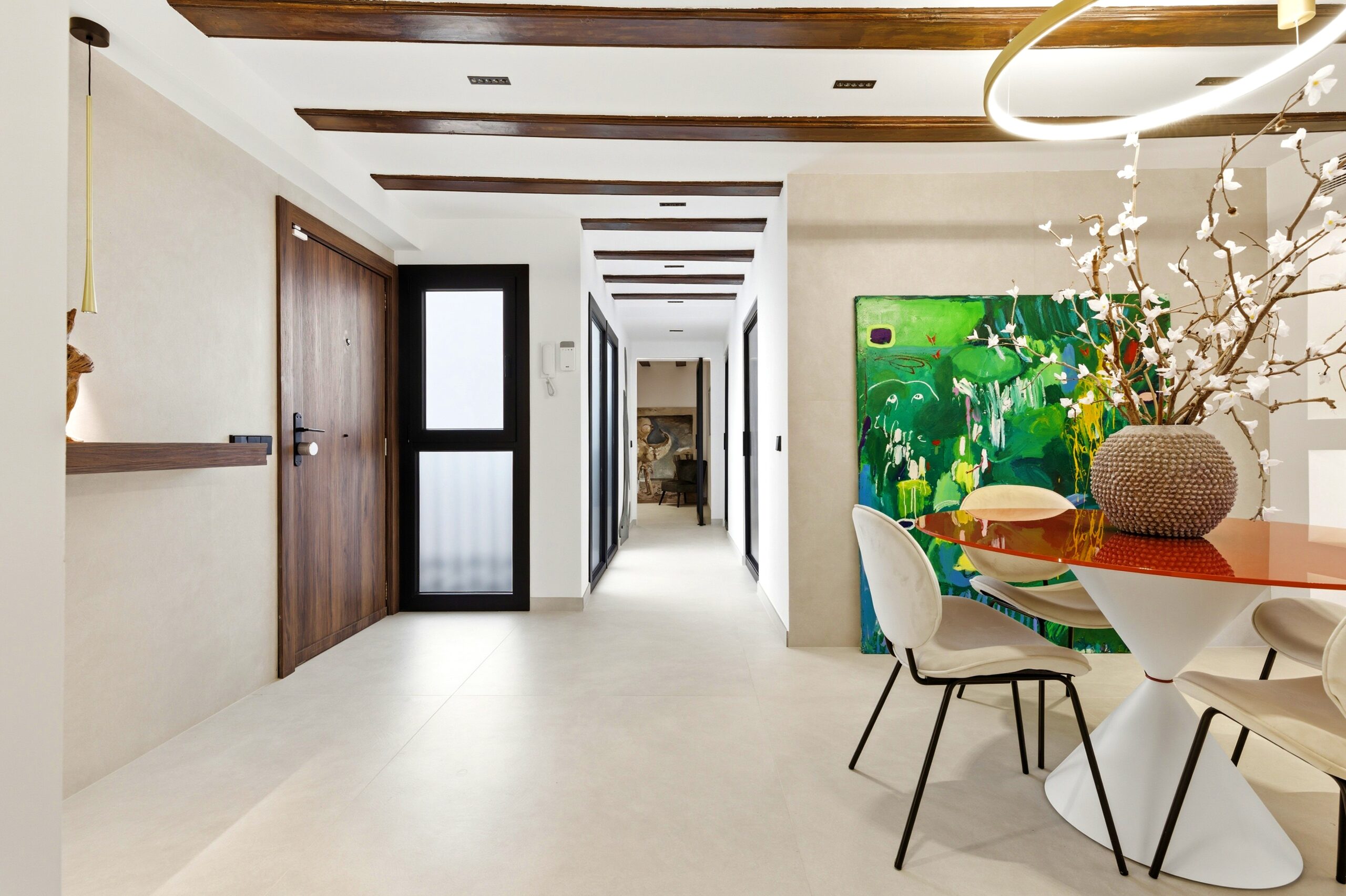 Salón principal con vistas al mar de una villa de lujo